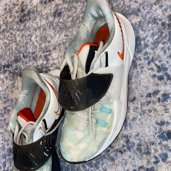 Nike kyrie irving. - Picture 3 of 5